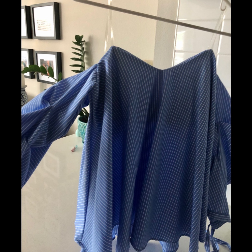 NWOT! Ruched sleeve top
